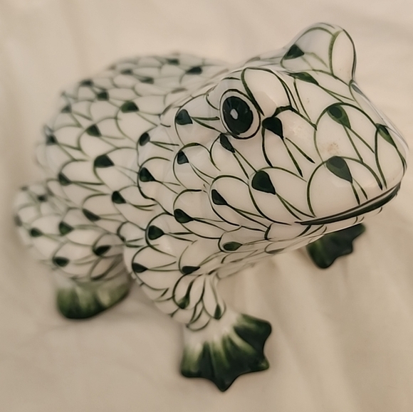 Andrea By Sadek Hand Painted Porcelain Frog Green And White. - Picture 1 of 13